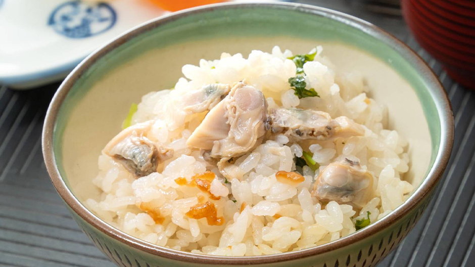 一組ごとに釜ご飯鍋で炊き上げる季節の釜めし