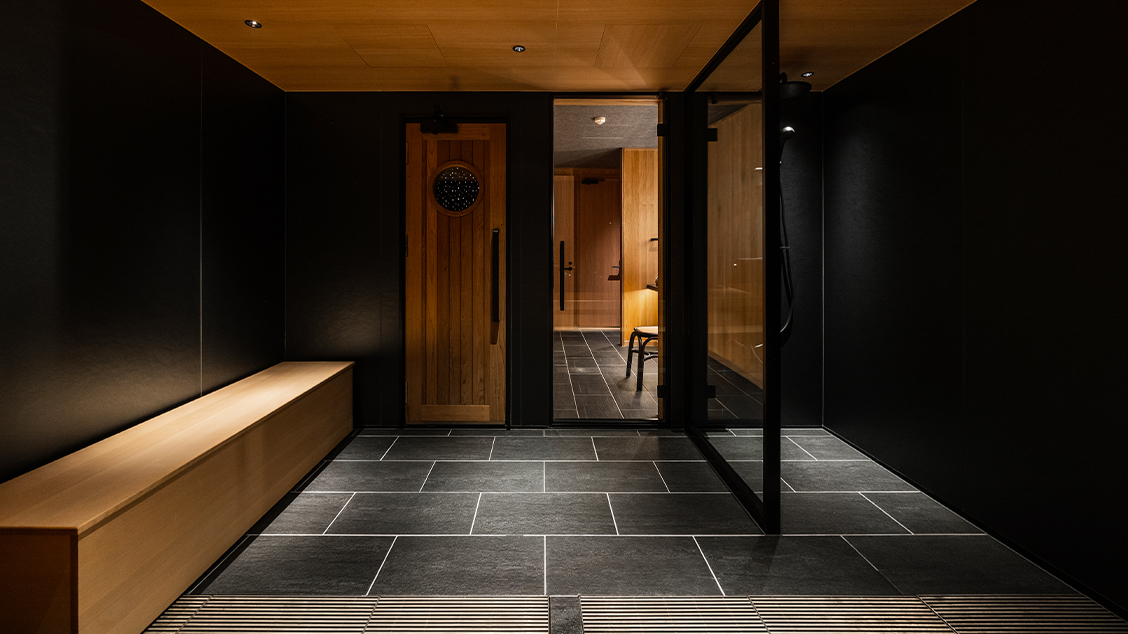 水風呂のとなりの内気浴スペース